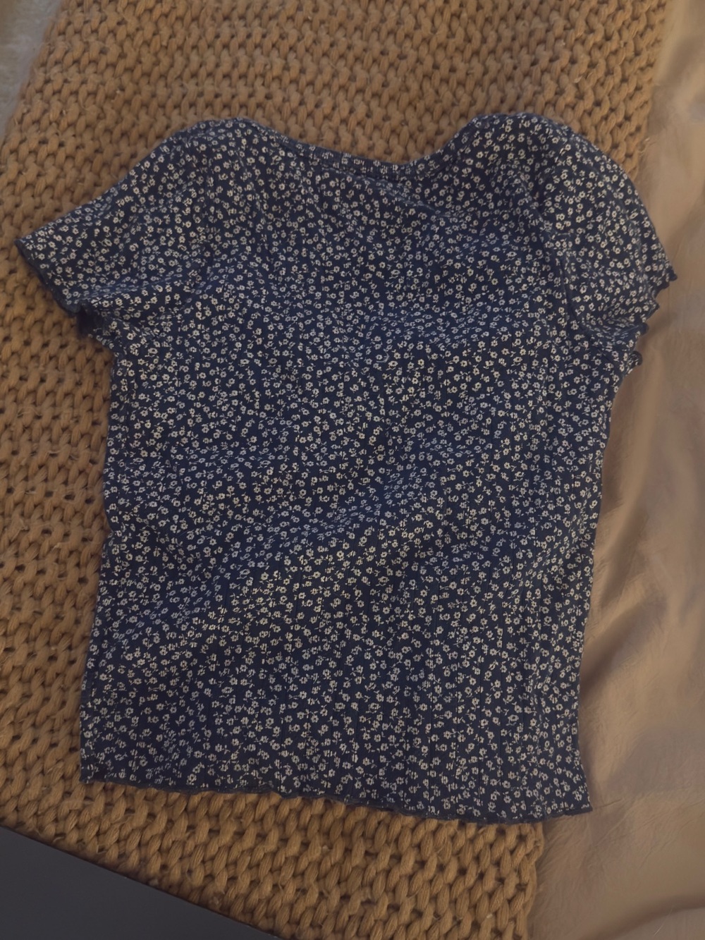 Brandy Melville Floral Button-Front Navy Crop Top - Picture 4 of 4